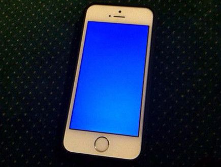 iphone-5s-blue-screen-640x352_c.jpg