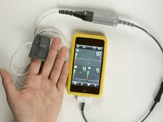 $phone-oximeter-on-hand.webp