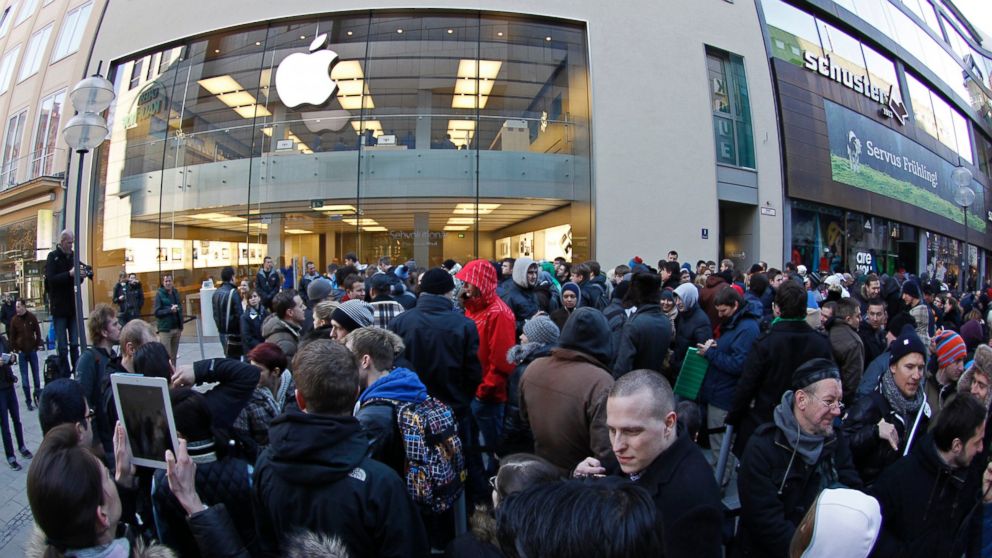 rt_apple_store_crowd_ll_131022_16x9_992.jpg