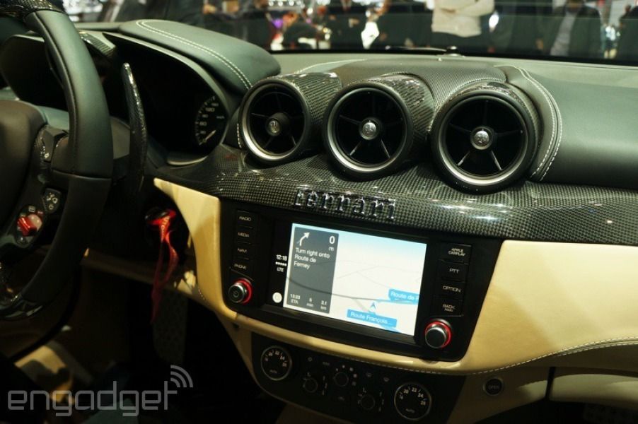 Geneva-Auto-Show-Ferrari-FF-with-CarPlay-Engadget-003.jpg