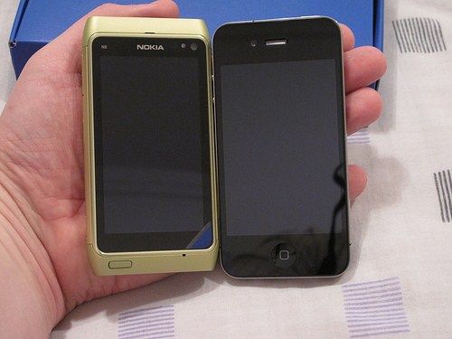 iphone-vs-nokian8.jpg